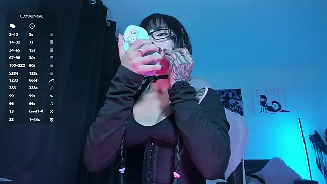 satanbabee online show from April 6, 11:28 pm