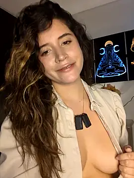 maliciaworld online show from April 18, 7:07 pm