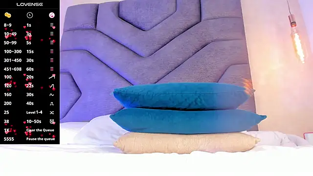 AilishBenson online show from October 30, 8:43 pm