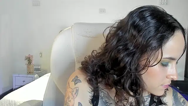 AnnyThompson  online show from February 17, 10:31 pm