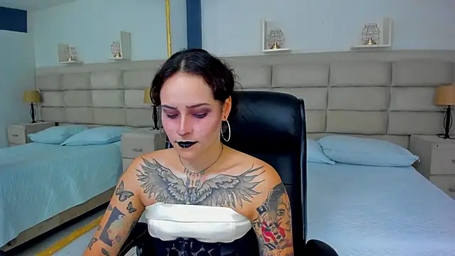 AnnyThompson  online show from October 31, 10:14 pm