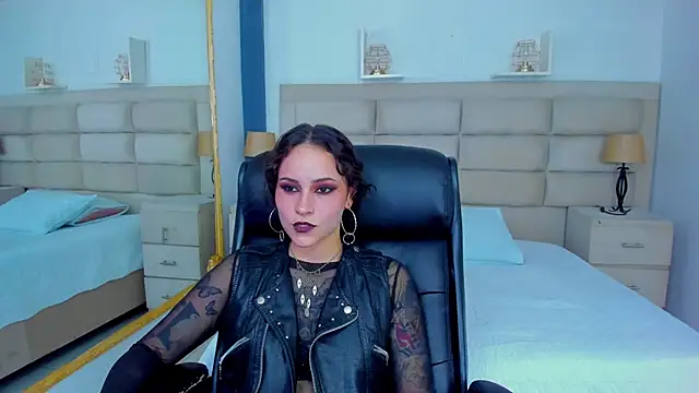 AnnyThompson  online show from October 10, 8:58 pm