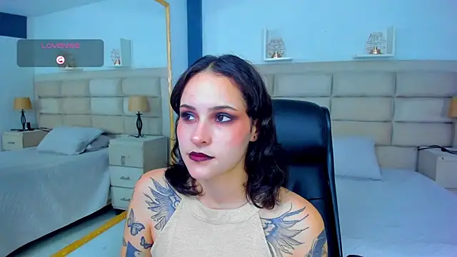 AnnyThompson  online show from October 5, 9:20 pm