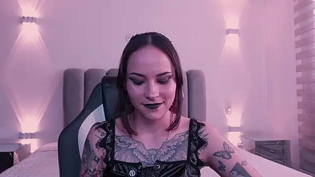 AnnyThompson  online show from December 21, 9:30 pm