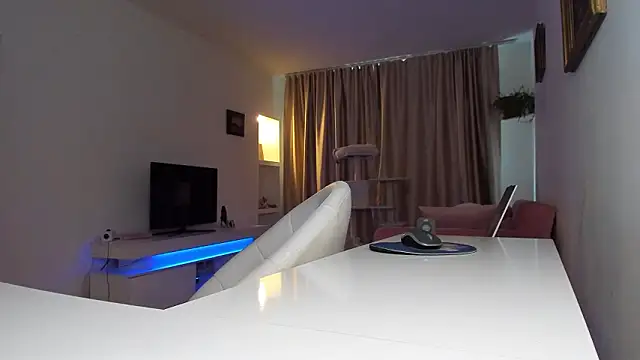 xqueenyasmine online show from March 1, 8:58 am