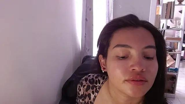 lauvelez   online show from November 10, 2:12 pm