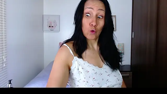 Maira B online show from March 22, 4:24 pm