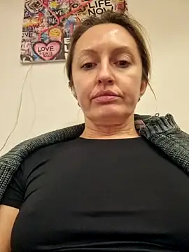 Miss    Mia  online show from December 20, 12:09 pm