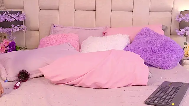 ZendayaGrey online show from October 1, 7:30 pm