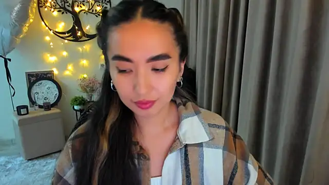 worldofkim online show from April 29, 6:24 pm