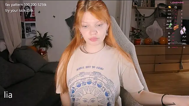 Snapshot of lil_lia chatting on October 23, 1:00 am lil lia online show from October 23, 1:00 am