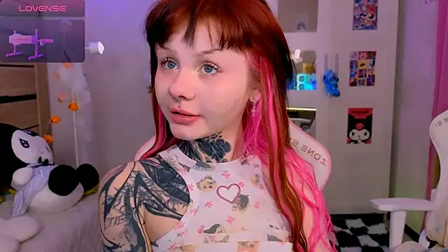 Britney Lynch online show from November 3, 1:20 am