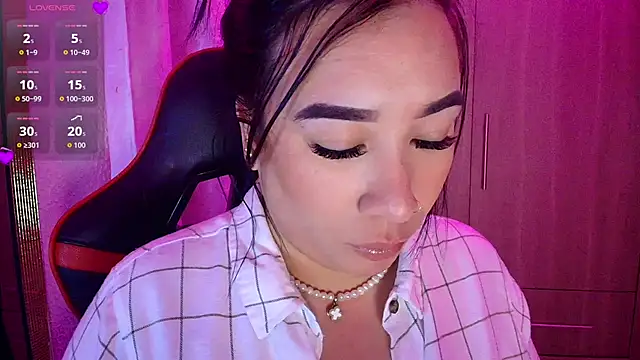 leahtemptation3 online show from December 3, 12:07 pm