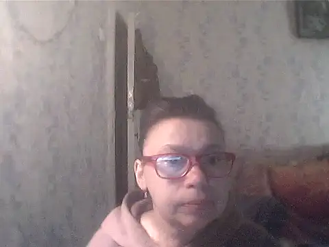 MadamDreamx online show from April 18, 2:47 am