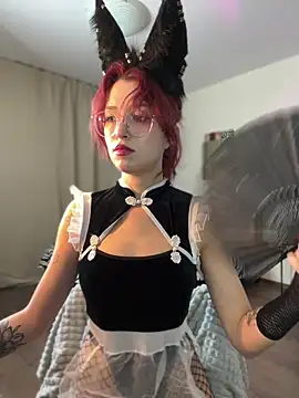 Snapshot of Evangeline_Lawrence_ chatting on October 21, 5:50 pm Evangeline Lawrence  online show from October 21, 5:50 pm