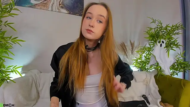 Snapshot of Sweett_Monica chatting on October 23, 1:11 am Sweett Monica online show from October 23, 1:11 am