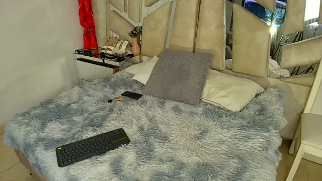 Natalyefoster online show from September 19, 7:02 pm