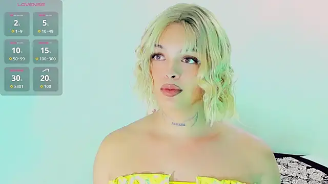 Emmaa Saenz  online show from April 6, 10:33 pm