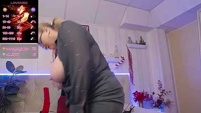 LadyJeen online show from December 3, 7:05 pm