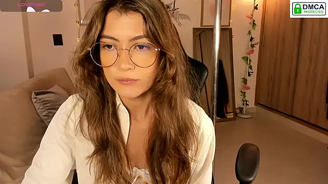 Lilabril online show from December 5, 2:51 pm