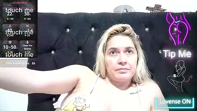 Izury Blondee online show from November 22, 3:31 am