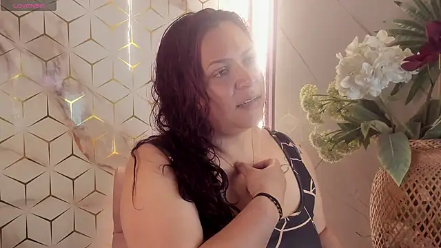 Biiancacox online show from June 2, 7:15 pm