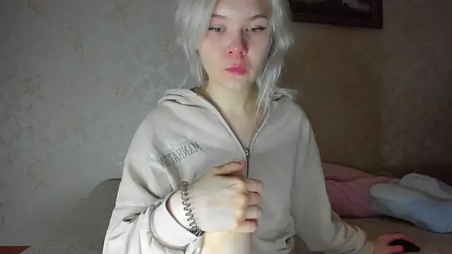 Dopaminegirl online show from September 30, 9:30 pm