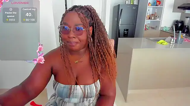 Naomii King online show from February 3, 4:45 pm