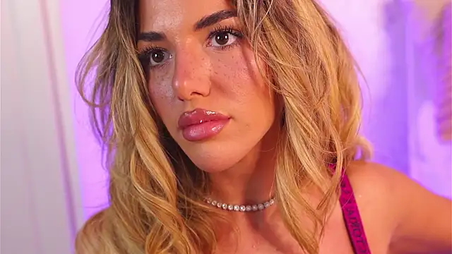 ClaraHazel online show from November 26, 5:19 am