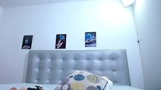 horny-juliette online show from May 28, 1:09 pm