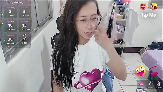 aFanny online show from April 3, 3:54 pm