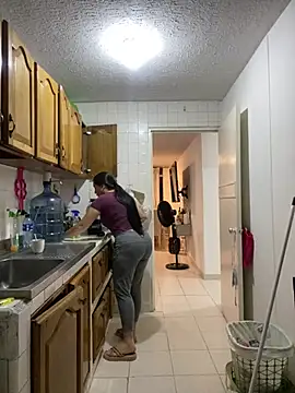 HealingHoney online show from April 11, 1:44 am