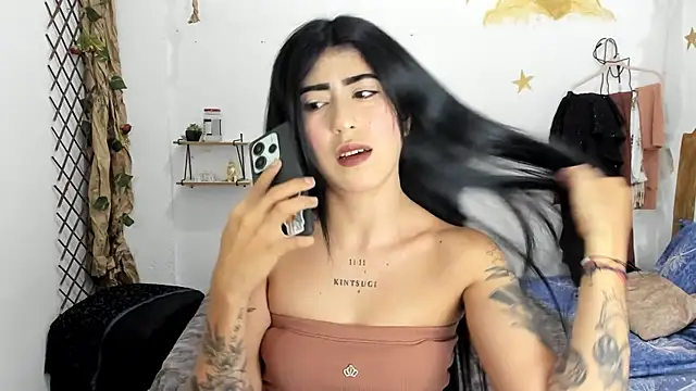 Snapshot of chaymae_nah_ chatting on October 2, 2:49 am chaymae nah  online show from October 2, 2:49 am