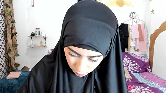 Snapshot of chaymae_nah_ chatting on September 19, 3:49 am chaymae nah  online show from September 19, 3:49 am