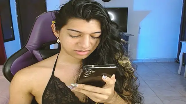 engielphoenis14 online show from February 5, 12:03 am