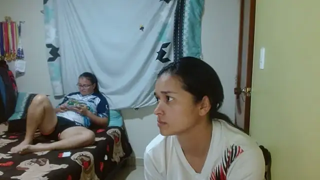 clayre and jill online show from February 12, 4:47 am