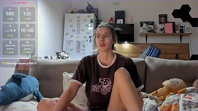 Girl alone home online show from December 21, 3:16 pm