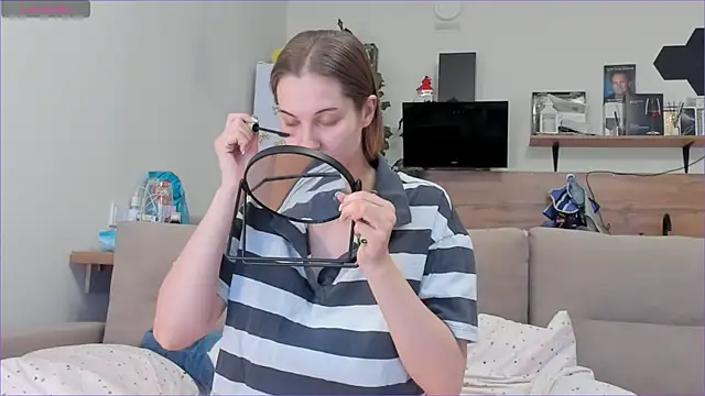 Girl alone home online show from April 11, 2:43 pm