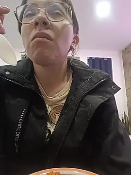 karlamorris  online show from October 25, 5:20 pm