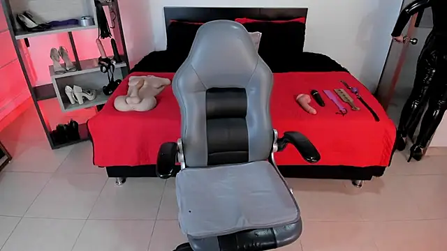 Veronica Jacobss online show from December 18, 9:30 pm