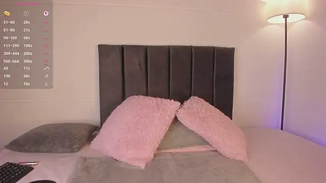 LynnSam  online show from April 18, 2:14 am