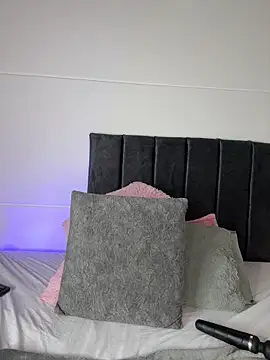 LynnSam  online show from November 2, 2:37 am