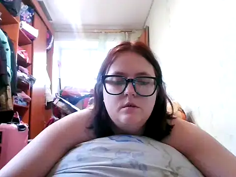 Snapshot of DesireMelissa chatting on October 22, 5:34 am DesireMelissa online show from October 22, 5:34 am