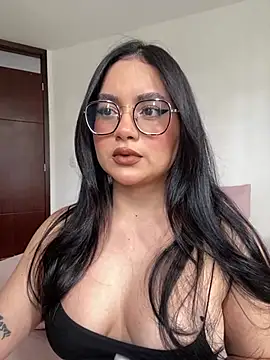 montmariana online show from July 25, 7:10 pm