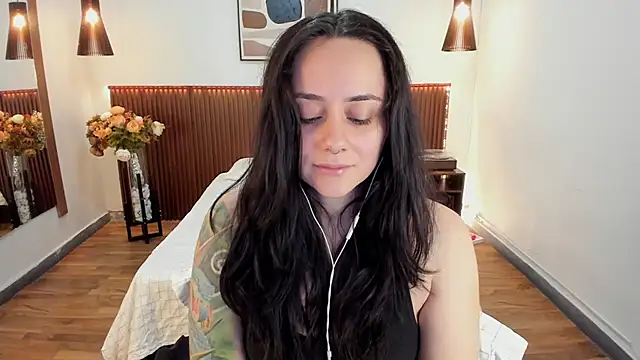 KatherineBond online show from June 8, 8:09 pm