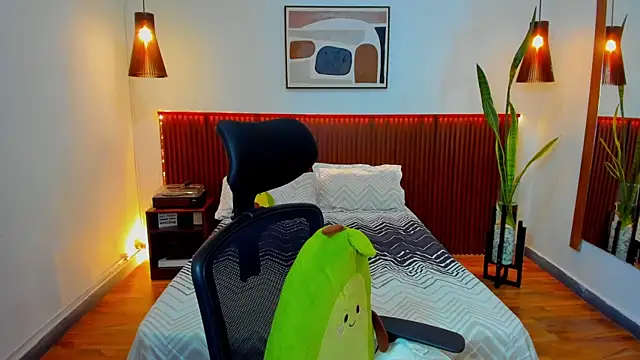 KatherineBond online show from November 20, 8:21 pm