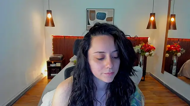 KatherineBond online show from August 6, 6:15 pm