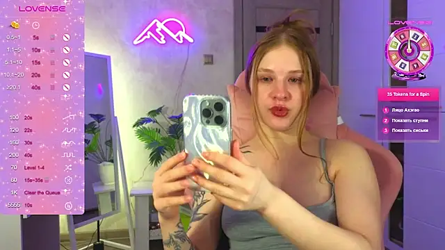 TrissMerigold9 online show from February 3, 7:29 pm