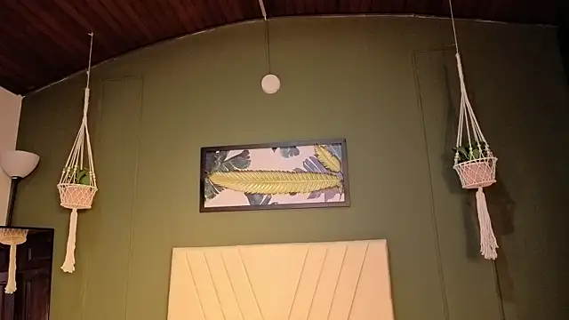 LILA ELLIOT online show from December 20, 8:40 am