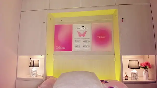 tamaraa smiith online show from February 5, 8:01 pm